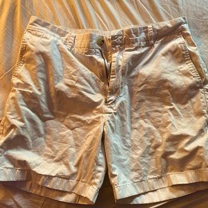 Men’s size 32 white vineyard vines shorts